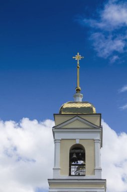 Bir mavi karşı altın kubbe ile Ortodoks Hıristiyanlar Tapınağı 