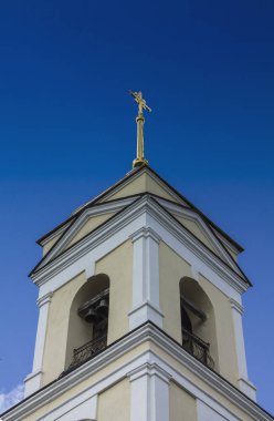 Bir mavi karşı altın kubbe ile Ortodoks Hıristiyanlar Tapınağı 