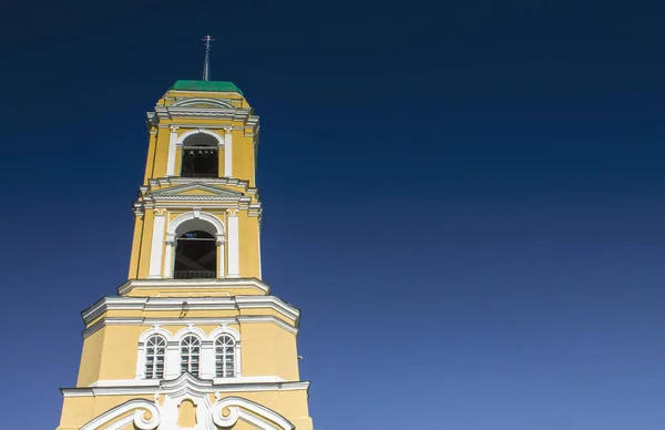 Chrám Ortodoxních Křesťanů Proti Modré Obloze — Stock fotografie