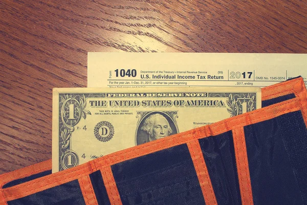 День Налогов Налоговая Форма 1040 Доллар Оранжевый Черный Бумажник Деревянном — стоковое фото
