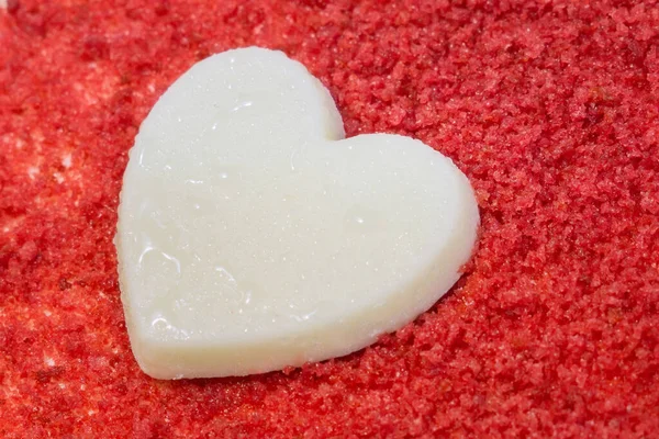 Red velvet cake heart closeup, macro. — Stock Photo, Image