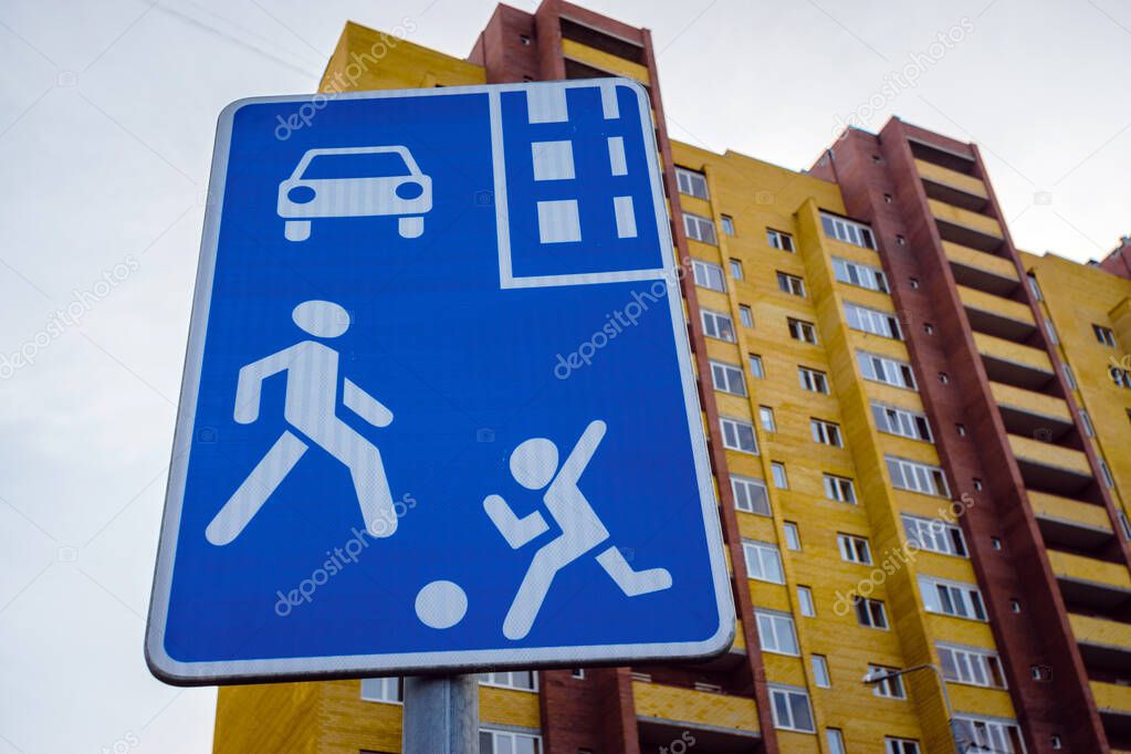 Residential zone traffic sign in Russia