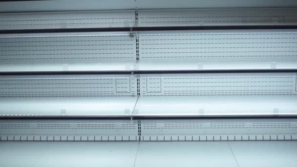 Empty shelves, sale of goods in the hypermarket, no shortage of goods — 비디오