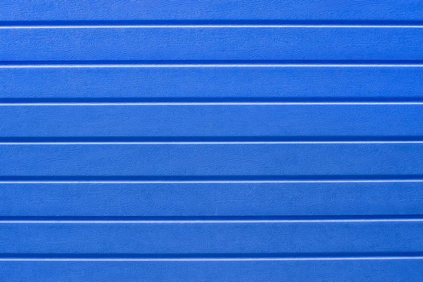 Blaues Muster aus horizontalen Linien, Deckung, Hintergrund, Abstraktion, Nahaufnahme. Kunststoffzaun — Stockfoto