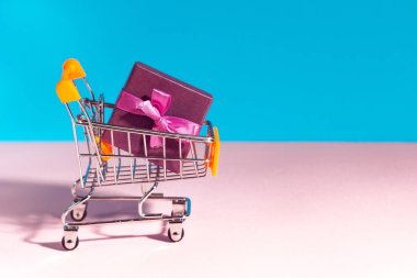 shopping cart. e-Commerce shopping. the concept of gift shopping, space for text, copy space.