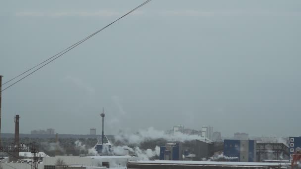 Rauch aus Fabriken, Stadtlandschaft — Stockvideo