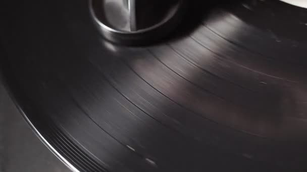Old school record player. removes dust from the vinyl record. close-up selective focus — 비디오