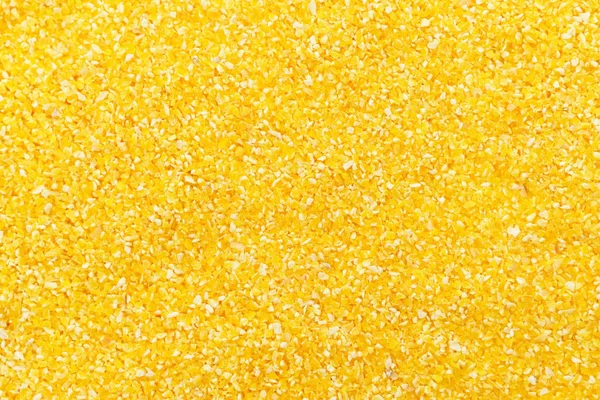 Granos de maíz en fondo de maíz grits groat. Vista superior, de cerca. Textura macro — Foto de Stock