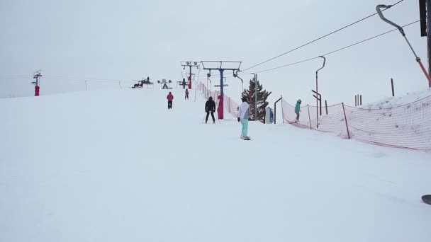 Skiers climb the mountain using the lift. Climbing to hill using ski-lift. Going up the hill on the drag lift. Winter — Stockvideo