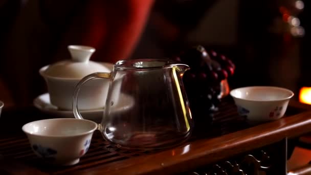 Чайна церемонія. Традиційний процес приготування чаю. Традиційне заварювання чаю. Концептуальний процес приготування китайського чаю і чашки для церемонії — стокове відео