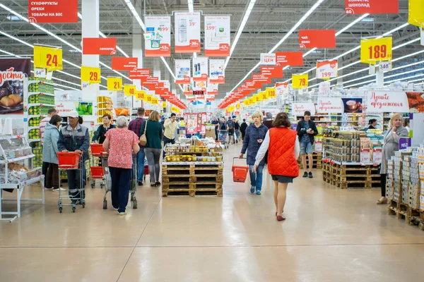 Tyumen Russia January 2020 Interior Auchan Hypermarket Shopping Hypermarkets — Stockfoto