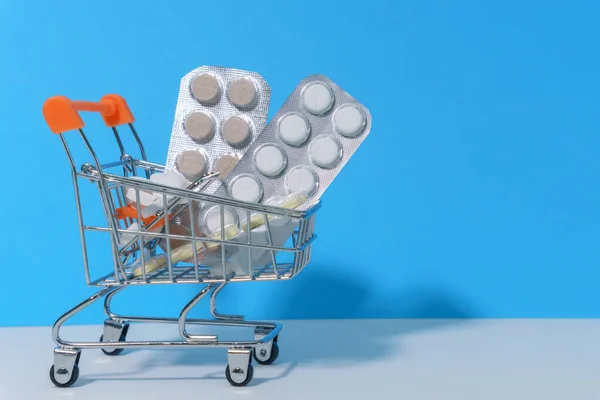 Basket Pills Blue Background Concept Retail Medicine Buying Tablets — Stock Photo, Image