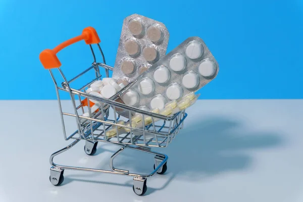 Paket Ilaç Minyatür Alışveriş Arabasında Fotokopi Alanı Olan Haplar Laç — Stok fotoğraf