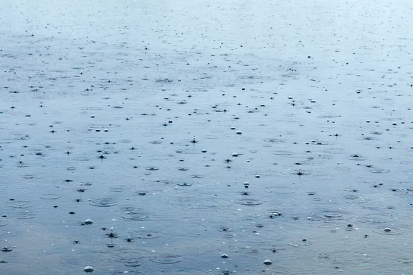 Déšť Vodní Řece Pozadí Textury Kapky Deště Řece Jezero — Stock fotografie