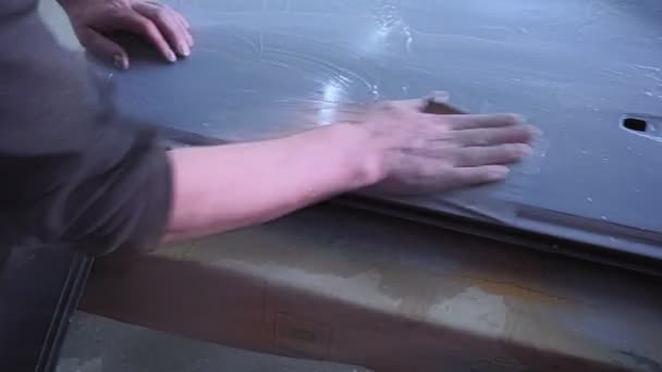 Cleaning the car door before painting. cleaning old paint in a car repair shop — Stock Video