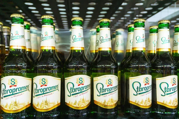 Tyumen Rússia Março 2020 Staropramen Cerveja Alcoólica Pronta Para Venda — Fotografia de Stock