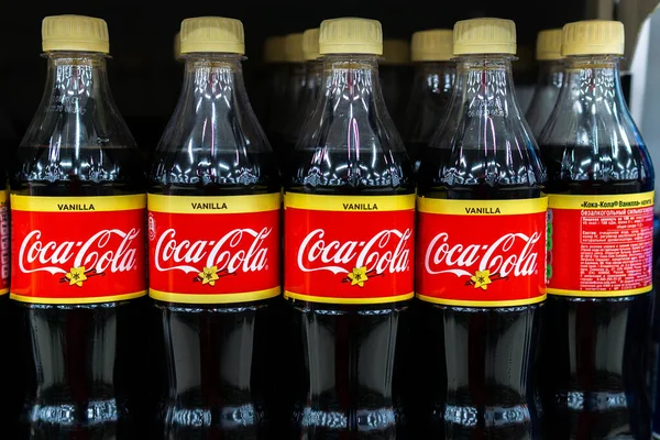Tyumen Rússia Abril 2020 Produtos Coca Cola Estão Exibição Uma — Fotografia de Stock