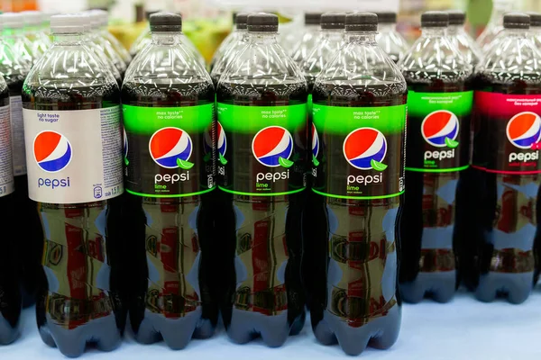 Tyumen Rússia Maio 2020 Pepsi Cal Exposição Refrigerante Carbonatado Para — Fotografia de Stock