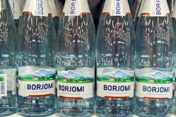 Tyumen Rússia Maio 2020 Borjomi Água Mineral Garrafas Perto Venda — Fotografia de Stock