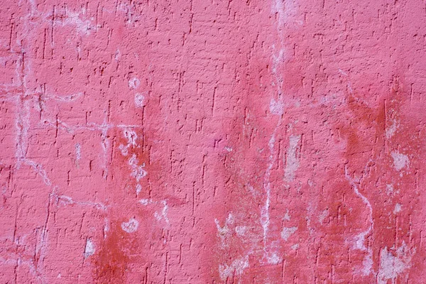 淡い色と塗装ピンクセメント壁の質感の背景の剥離 — ストック写真