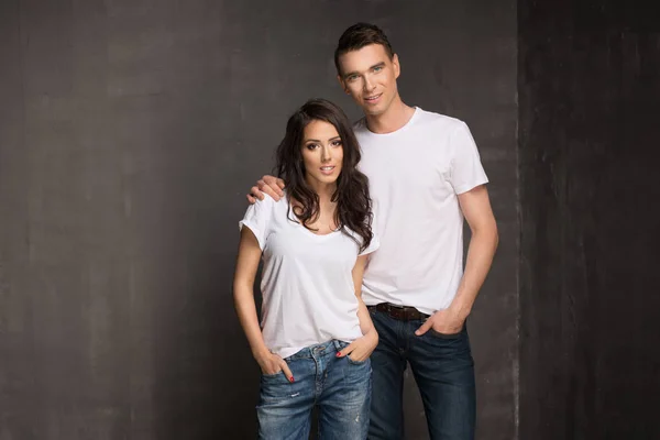 Happy casual couple in jeans — Stock Photo, Image