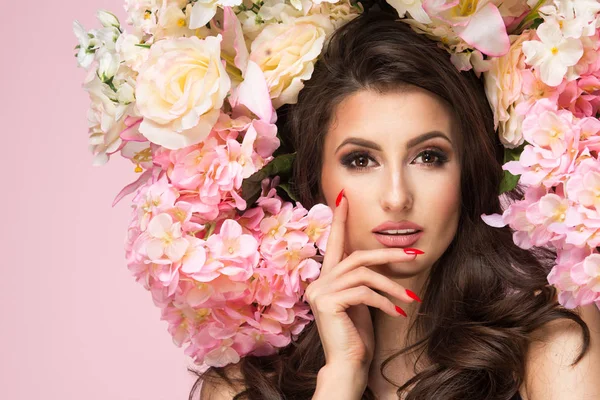 Beauty happy model girl with flowers on head — Stock Photo, Image