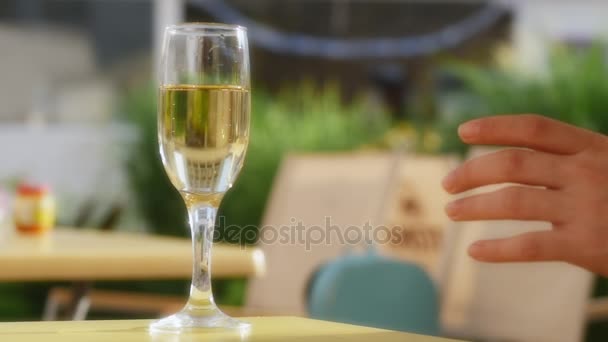 Hand raising a glass of champagne. Bubbles close-up. Slowe motion. — Stock Video