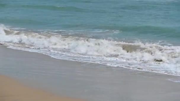 Havet bevattna ytbehandlar, havet vatten konsistens, natur, resort, havet semester full hd video bakgrunden. Havet, marinmålning, havet, natur bakgrund. Idylliska seascape: rent vatten, vågor, blå himmel, Horisont. — Stockvideo