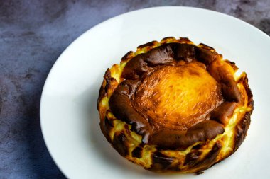 Bask Yanmış Peynirli Kek