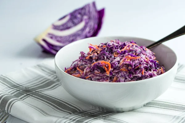 Red cabbage coleslaw — Stock Photo, Image