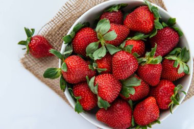 Olgun kırmızı çilekler