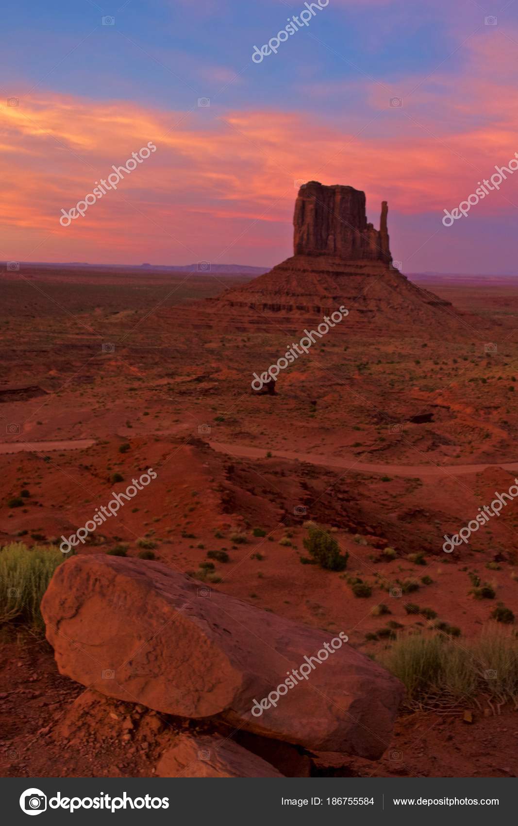 Monument Valley Coucher Soleil Rose Ciel Terre Rouge