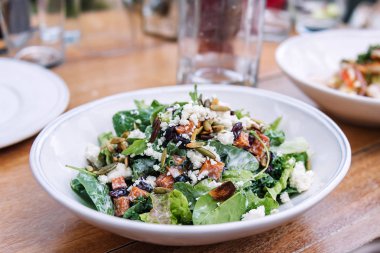 Salata Siyah Zeytin ve keçi peyniri