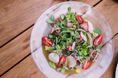 Su teresi ve Roka Salatası