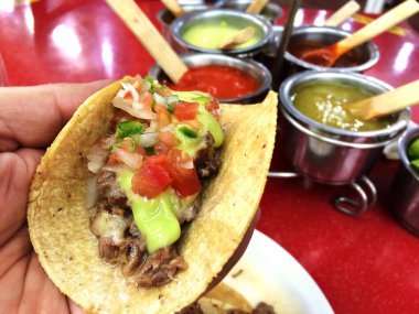 sığır eti tacos guacamole ve pico de gallo ile