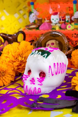 Ölüler için sunan