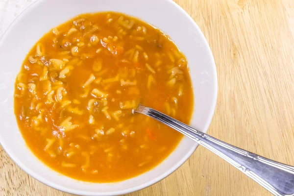 Surat sup di atas mangkuk putih — Stok Foto
