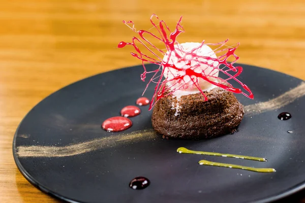 Vanilyalı dondurmalı brownie.