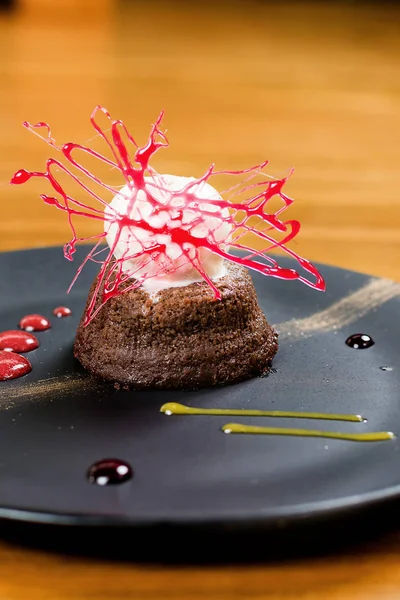 Vanilyalı dondurmalı brownie.