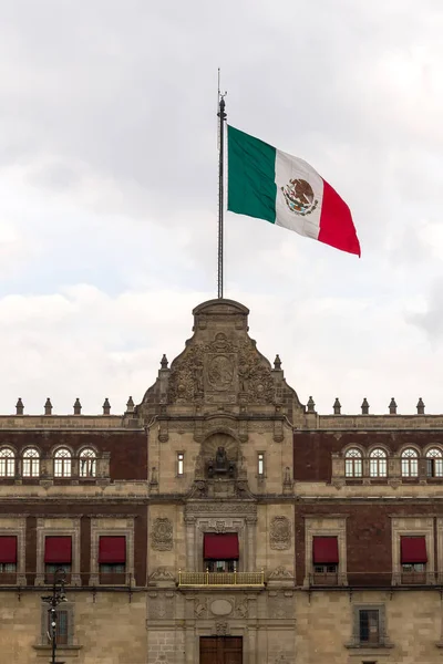 Mexická vlajka v Downtown — Stock fotografie
