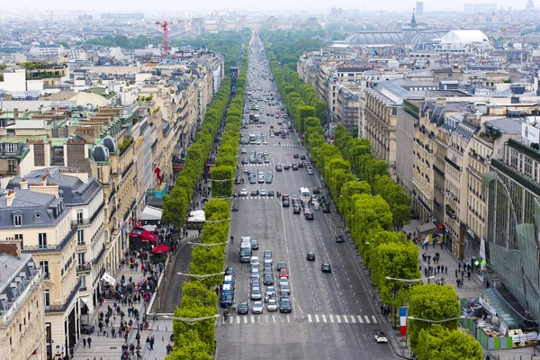 Παρίσι, πανοραμική θέα στο Avenue des Champs-lyses: κτίρια, δρόμους, αυτοκίνητα και τους τουρίστες στη Γαλλία — Φωτογραφία Αρχείου