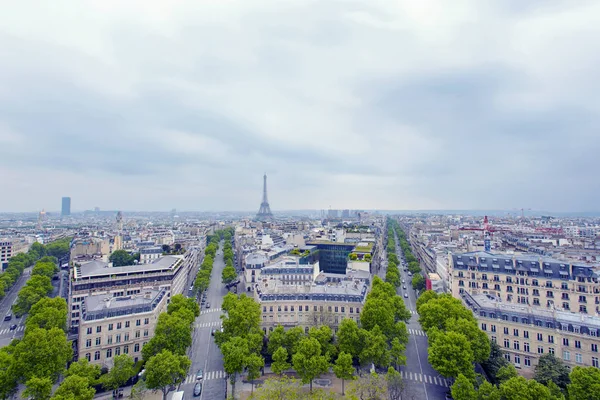 Θέα στα Ηλύσια Πεδία και Πύργος του Άιφελ, Παρίσι, Γαλλία — Φωτογραφία Αρχείου