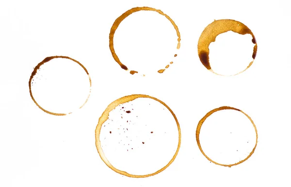 Algum tipo de anéis de xícara de café isolado em um fundo branco, fundo, textura — Fotografia de Stock