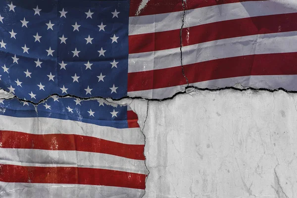 Częścią amerykańską flagę na szarym tle betonowych, koncepcja obraz — Zdjęcie stockowe