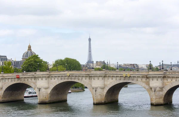 Παλιά γέφυρα, βασιλική λίμνη, ποταμό στο Παρίσι, — Φωτογραφία Αρχείου