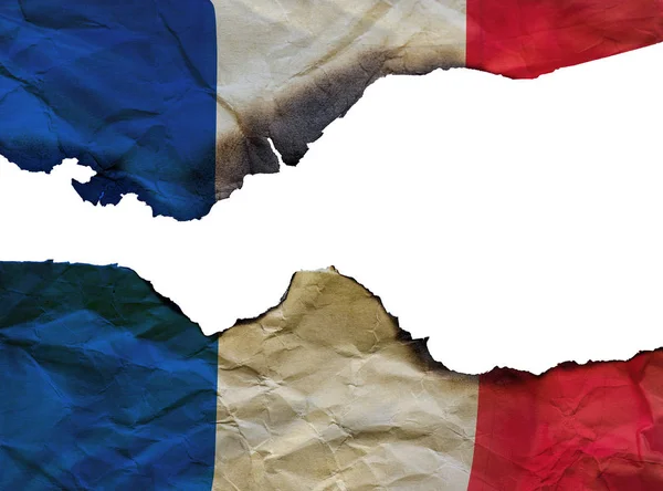 Die verbrannte französische Flagge auf weißem Hintergrund, Konzeptbild über Terrorismus in der Welt und in Frankreich — Stockfoto