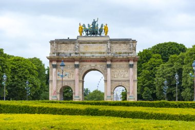 Şaşırtıcı görünümü Arc de Triomphe du atlıkarınca Paris