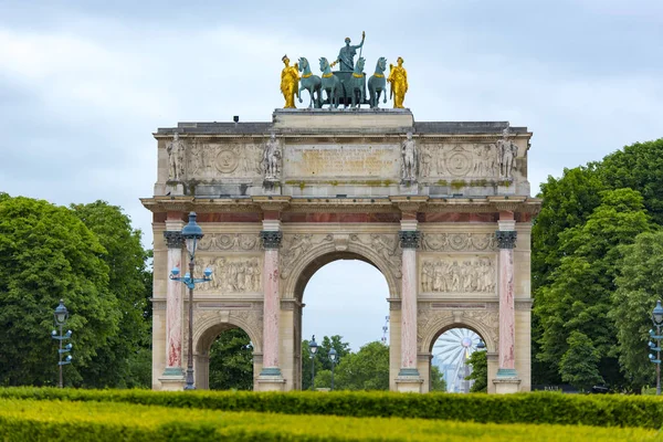 Blick auf den Arc de triomphe du carrousel in Paris — Stockfoto