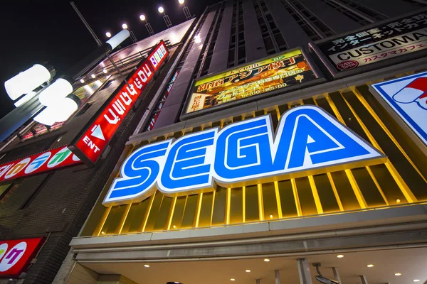 Bir alışveriş merkezi Tokyo'da duvarına logosuna Sega 