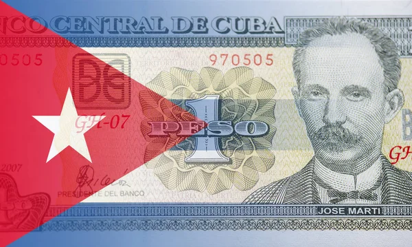 1 кубинское песо и кубинский флаг — стоковое фото